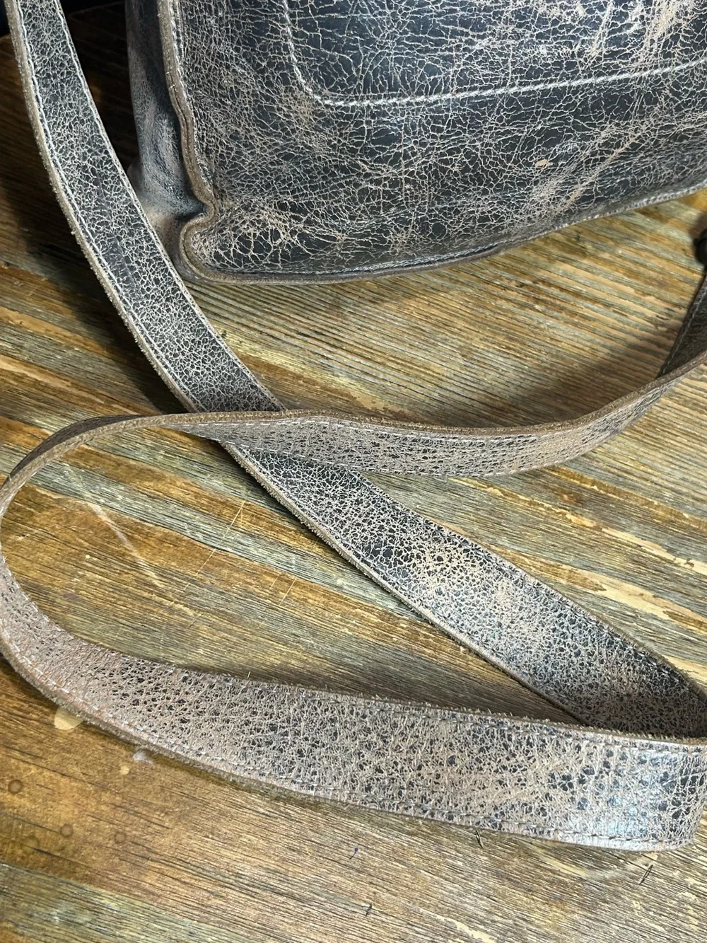 Vintage-Style Leather Crossbody Bag - Brown